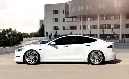 Tesla S Plaid on Shadow - Chrome Finish