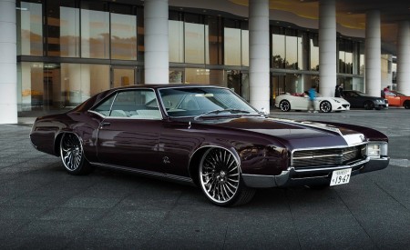 Classic Custom Buick Riviera on 22" LF-712