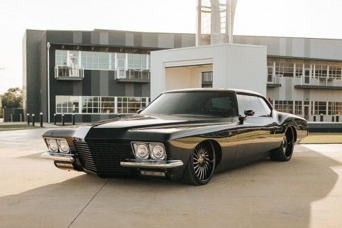 Classic Buick Riviera on LF-712