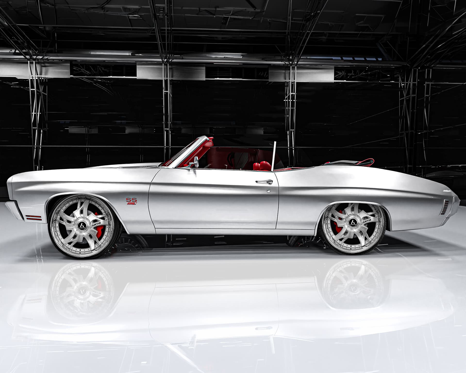 Custom silver Laredo-XL convertible with red interior and aftermarket wheels.