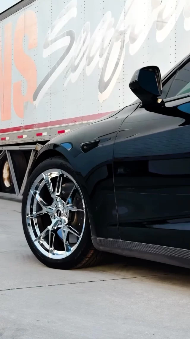 Tesla Model S Plaid on 20s🔥
RFL05 - Chrome Finish
by @audiocityusa
#lexani #tesla #customwheels #forgedwheels #teslaplaid