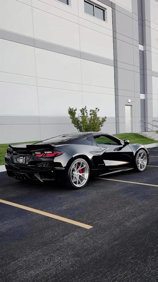 @laz.c8 Vette C8 z06🔥
Renzo Forgedlite MC5 - Brushed Gloss Clear
Available Now!
#lexani #customwheels #corvette #c8 #forgedwheels